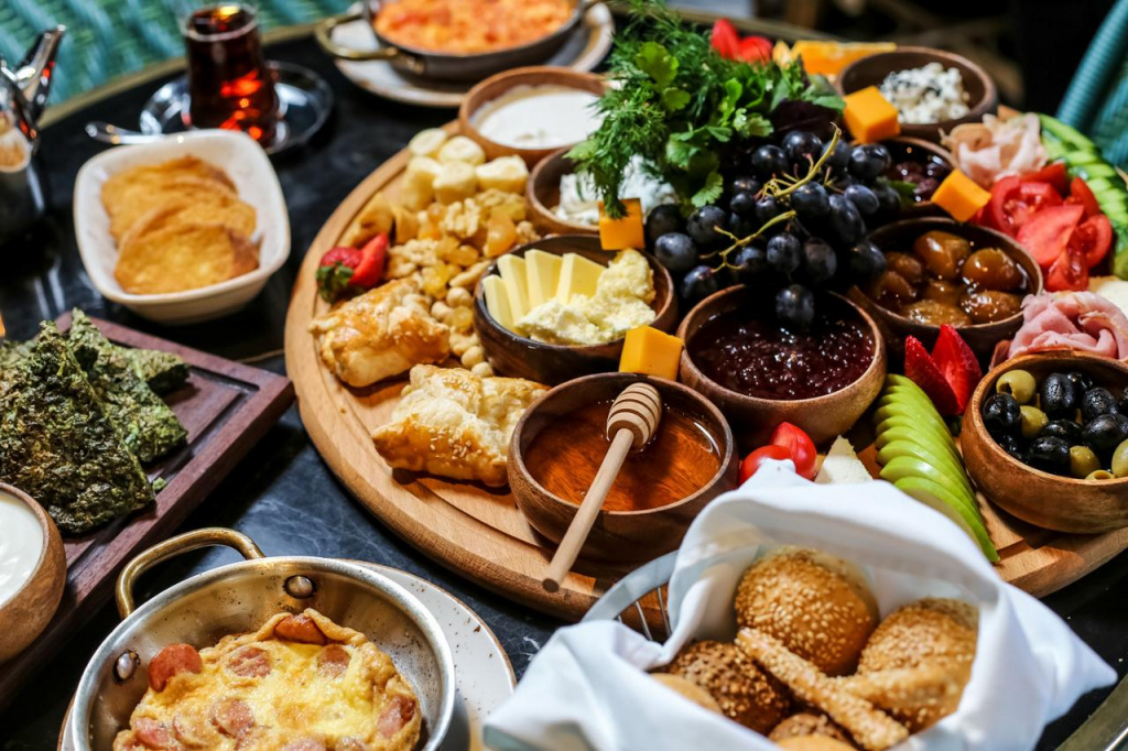 Идеальные гастрономические пары: с чем пить вино, чтобы раскрыть его вкус на 100%